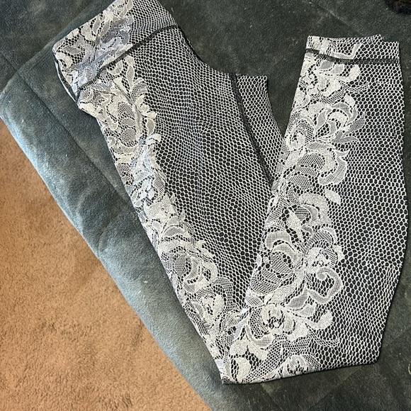 Lululemon sz 6 nulux tights - Picture 3 of 4